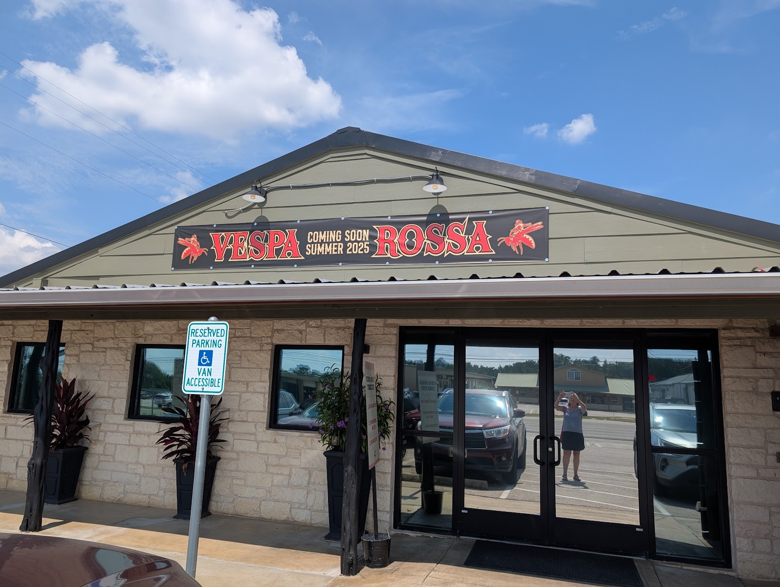 Vespa Rossa Eatery & Bar
