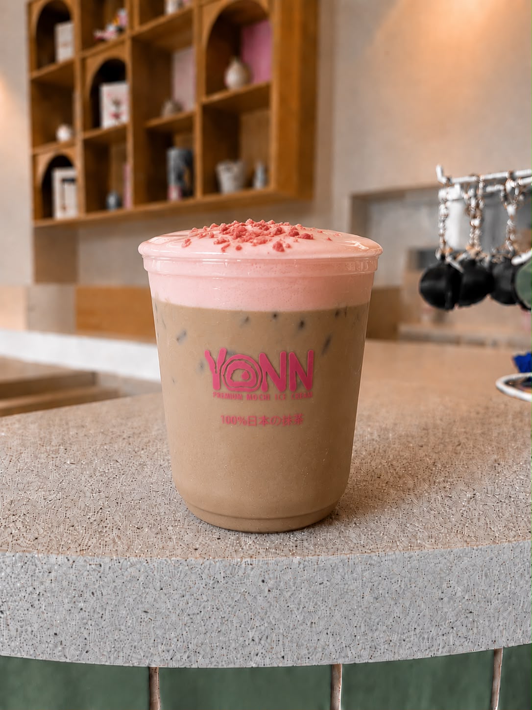 Hojicha Guaba con Nube (cold foam de guayaba rosa)