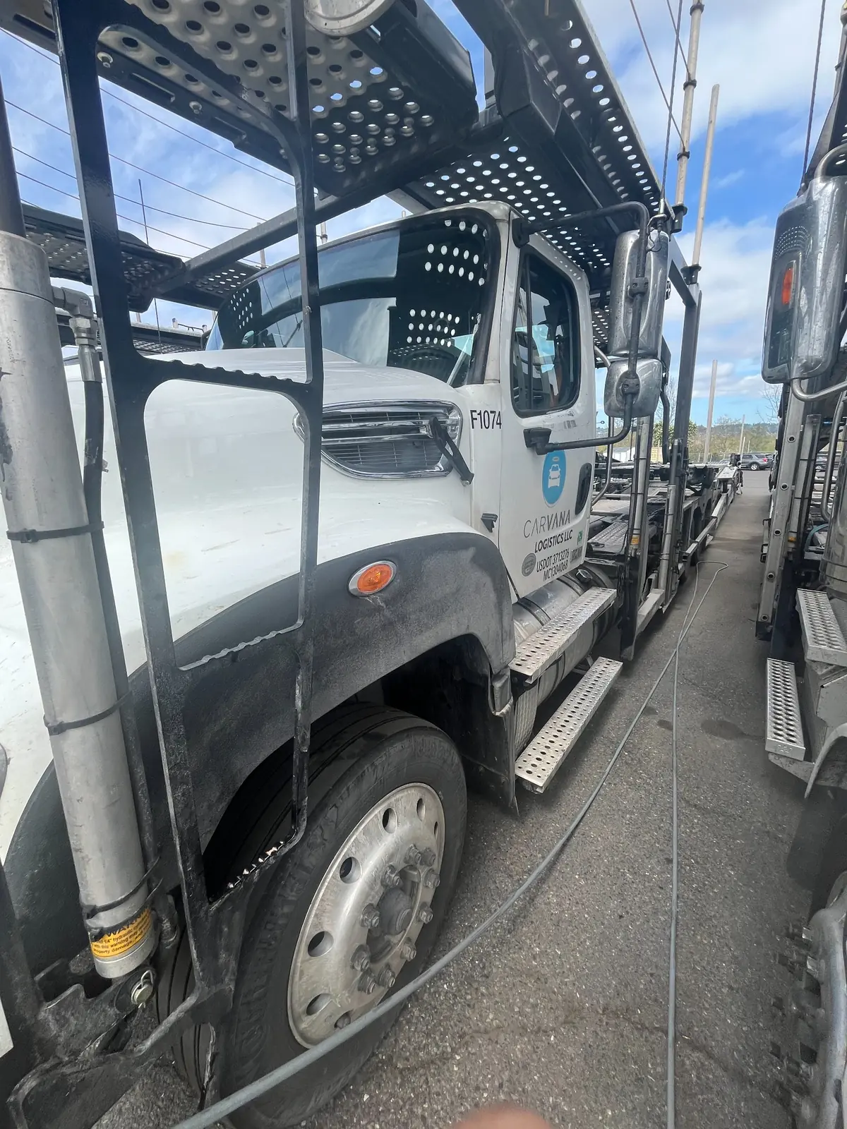 Before: Car hauler truck exterior washing before and after in Salem, OR
