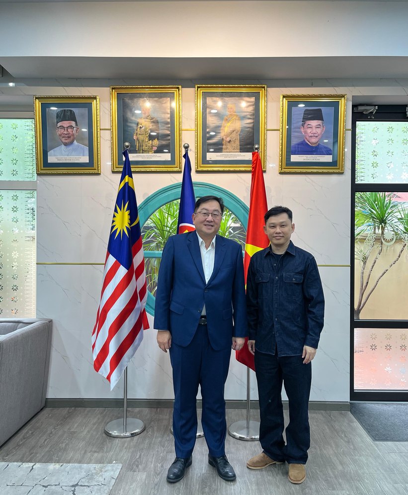 Siong Yoong with Dato’ Tan Yang Thai