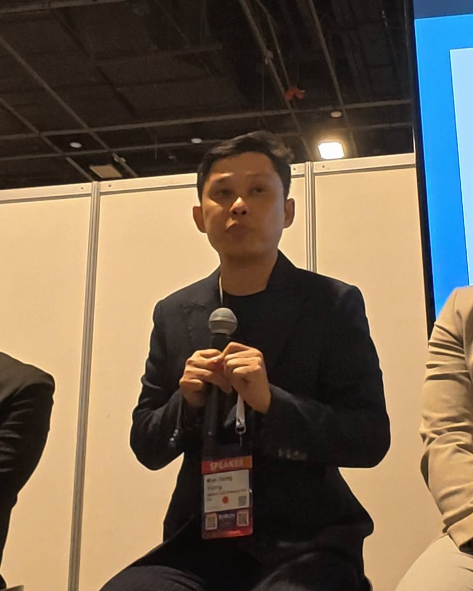 Siong Yoong speaking at the IES-INCA Deep Tech Summit roundtable, e27 Echelon Singapore
