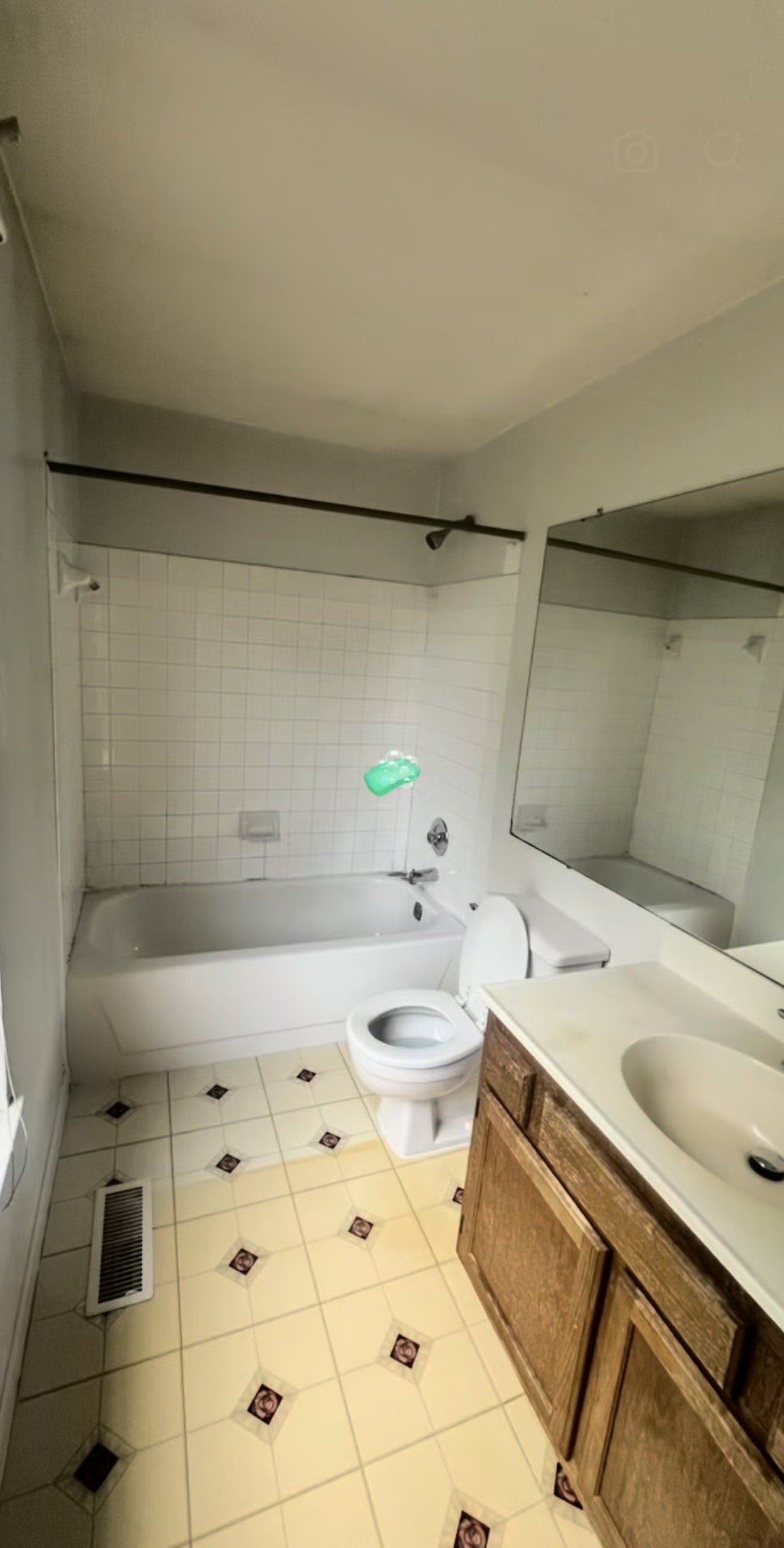 Bathroom after an Above the Rest deep clean