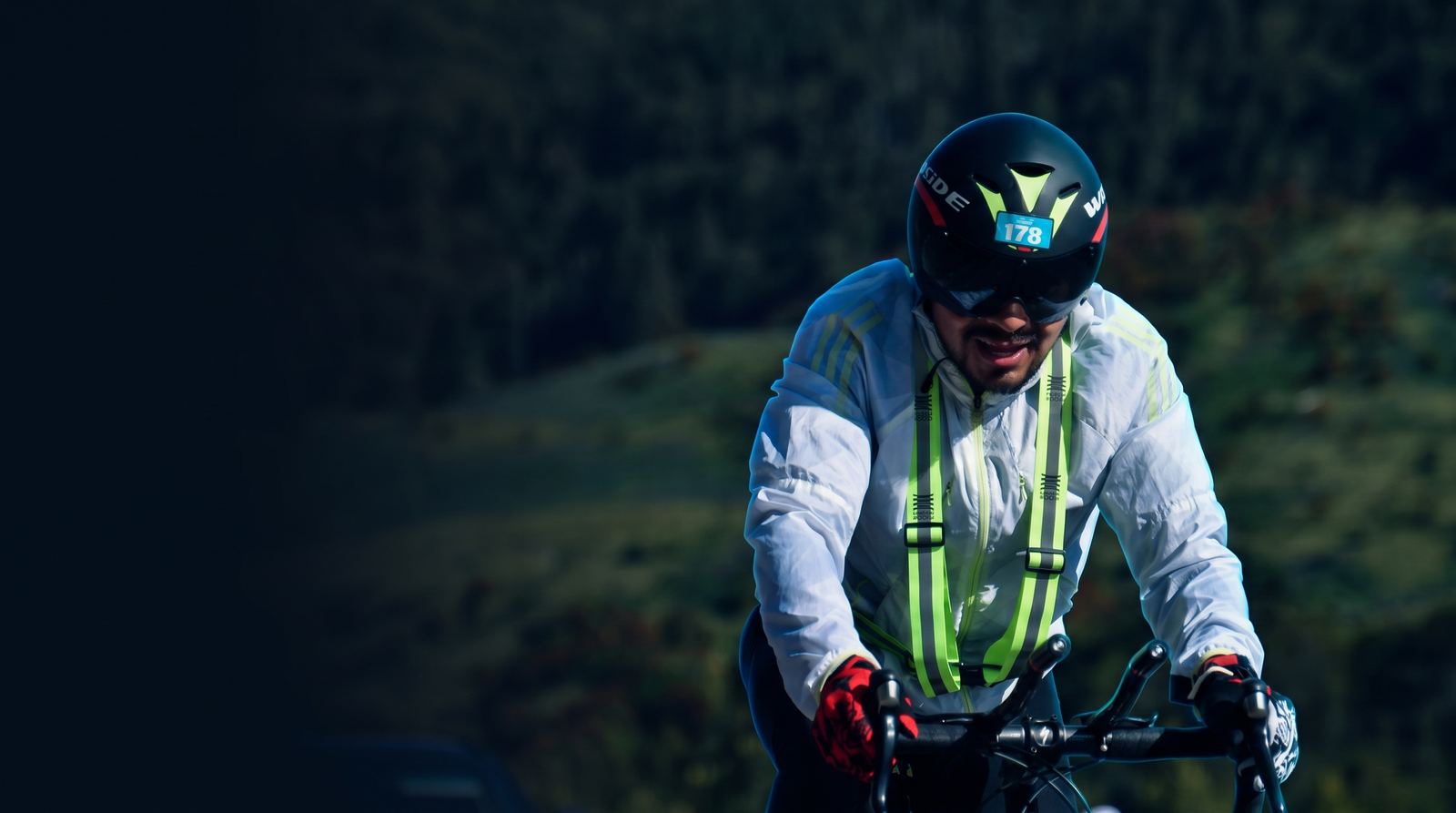Martinico compitiendo en bicicleta de montaña