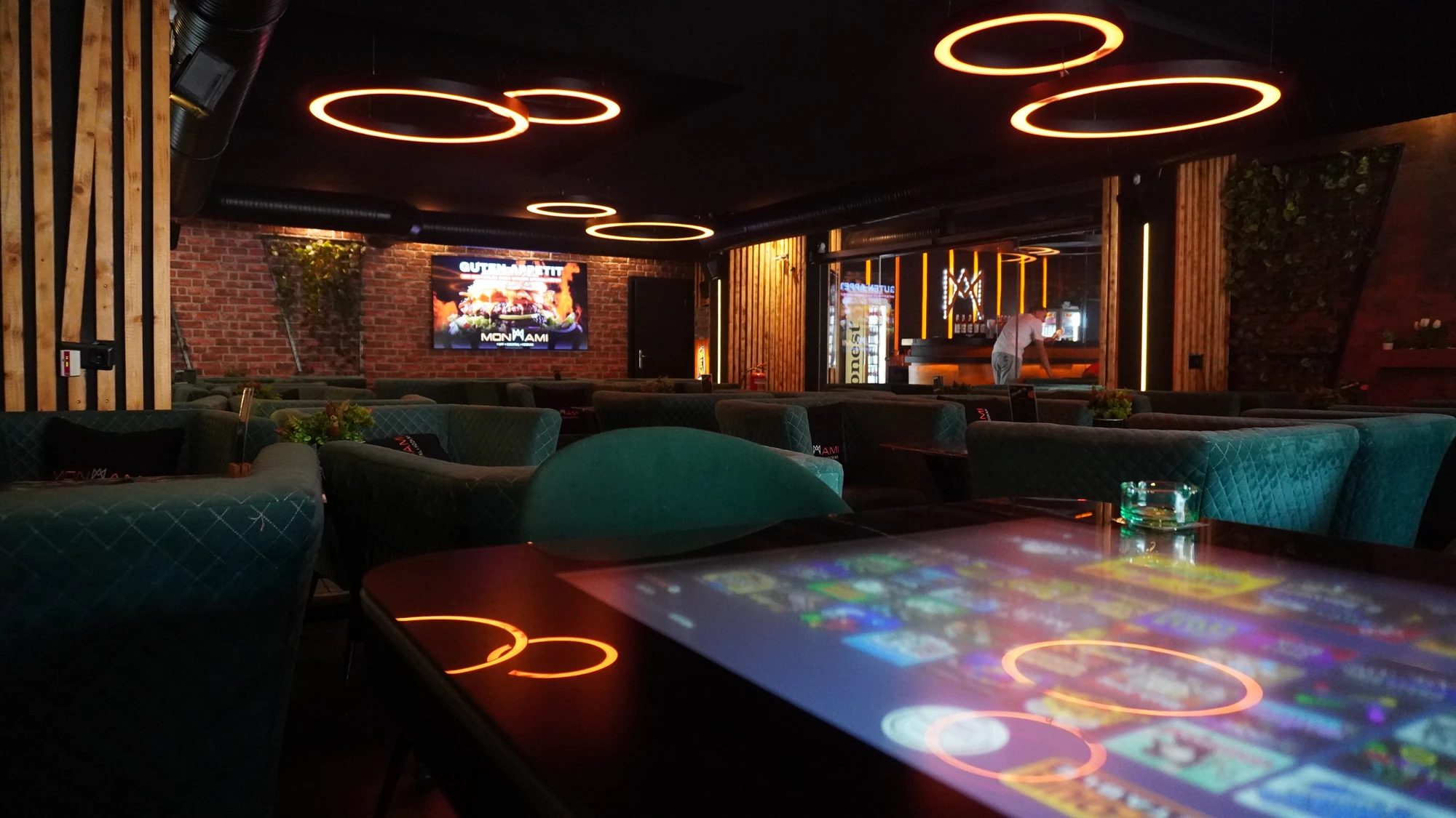 Monami Hannover Langenhagen - Shisha und Drinks - Ambiente Außenansicht und Innenansicht