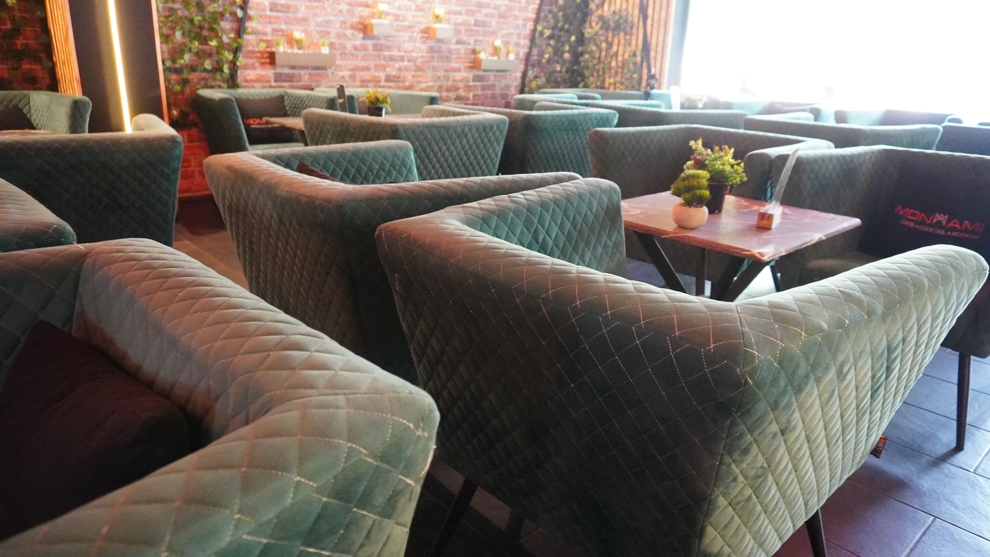 Monami Hannover Langenhagen - Shisha und Drinks - Ambiente Außenansicht und Innenansicht