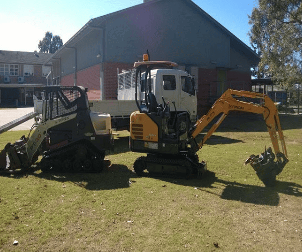 Varsity Lakes Mini Excavator Bobcat Combo Service