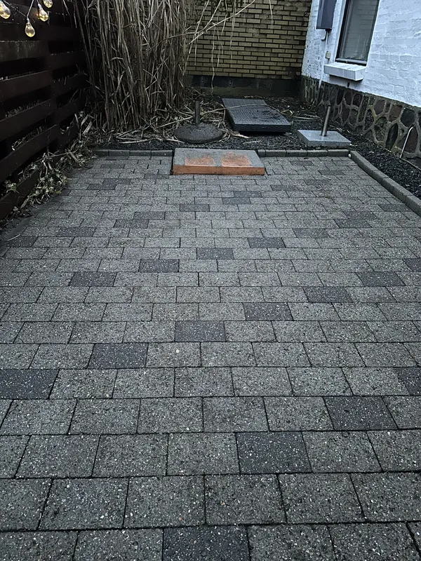 Før og efter billede af dybdegående fliserens. efter