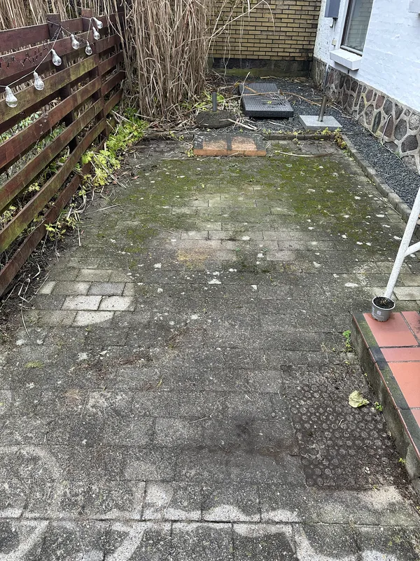 Før og efter billede af dybdegående fliserens. før
