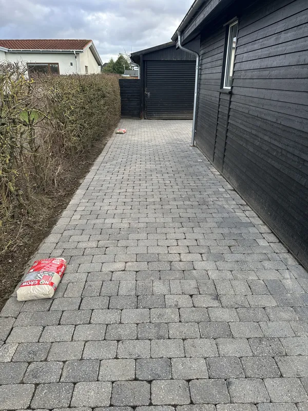 Før og efter billede af fliserens. efter