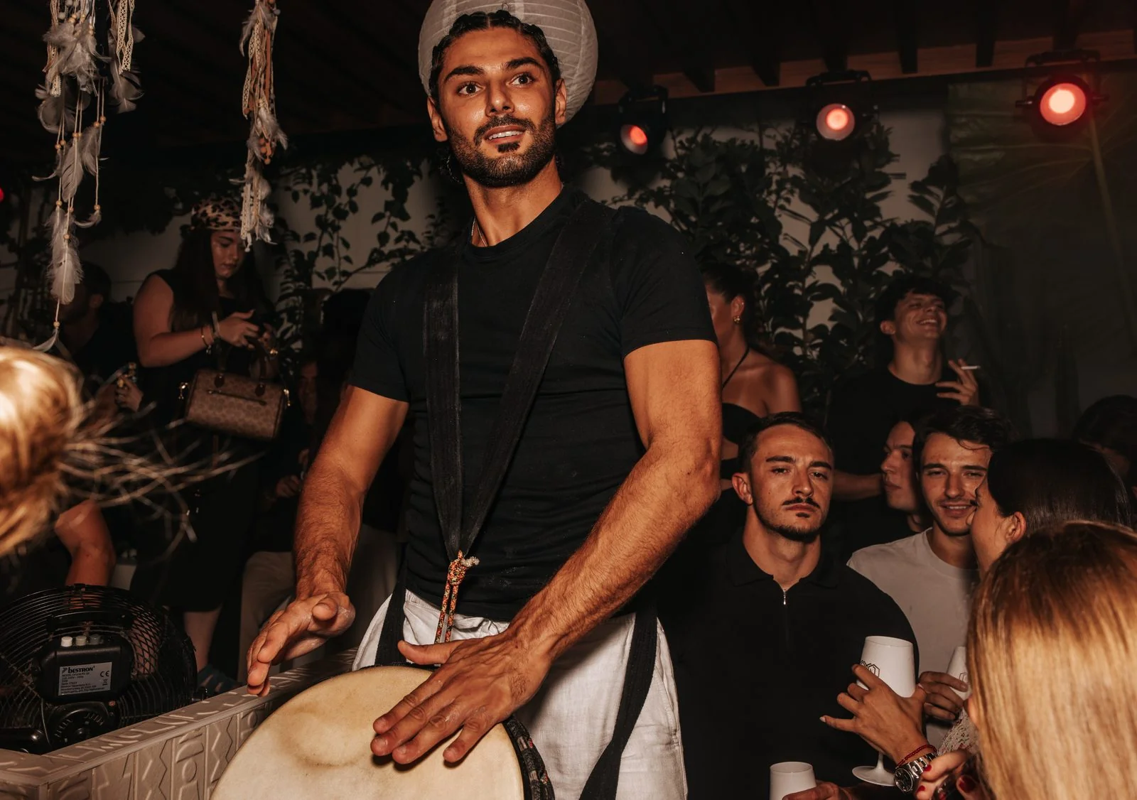 Noa Percu en prestation face au public