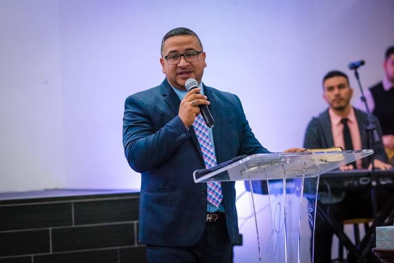 Congregación de Elim New England reunida