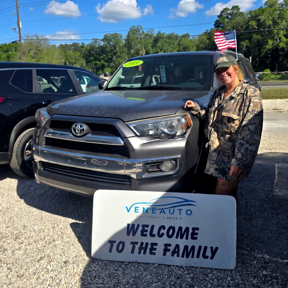 Family delivery at VENEAUTO Gainesville dealership