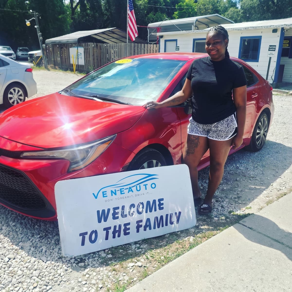 VENEAUTO customer driving home with new vehicle
