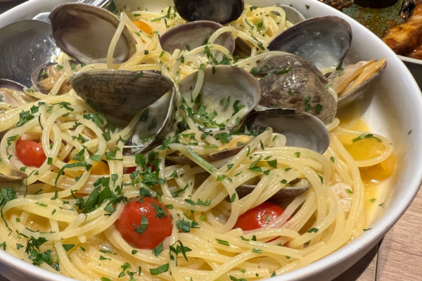 gluten-free pasta with garlic and clams