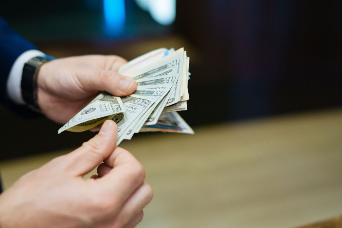 Should Sellers Accept a Lower Price for an All-Cash Offer?