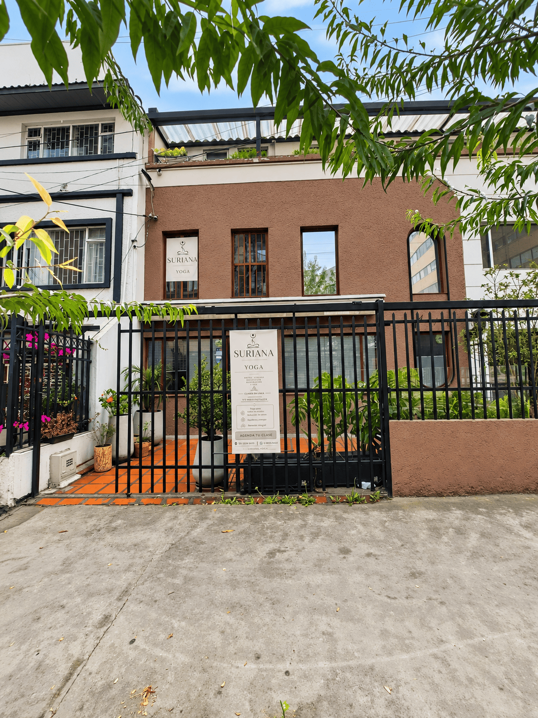 Fachada de SURIANA Yoga en Teusaquillo, Bogotá