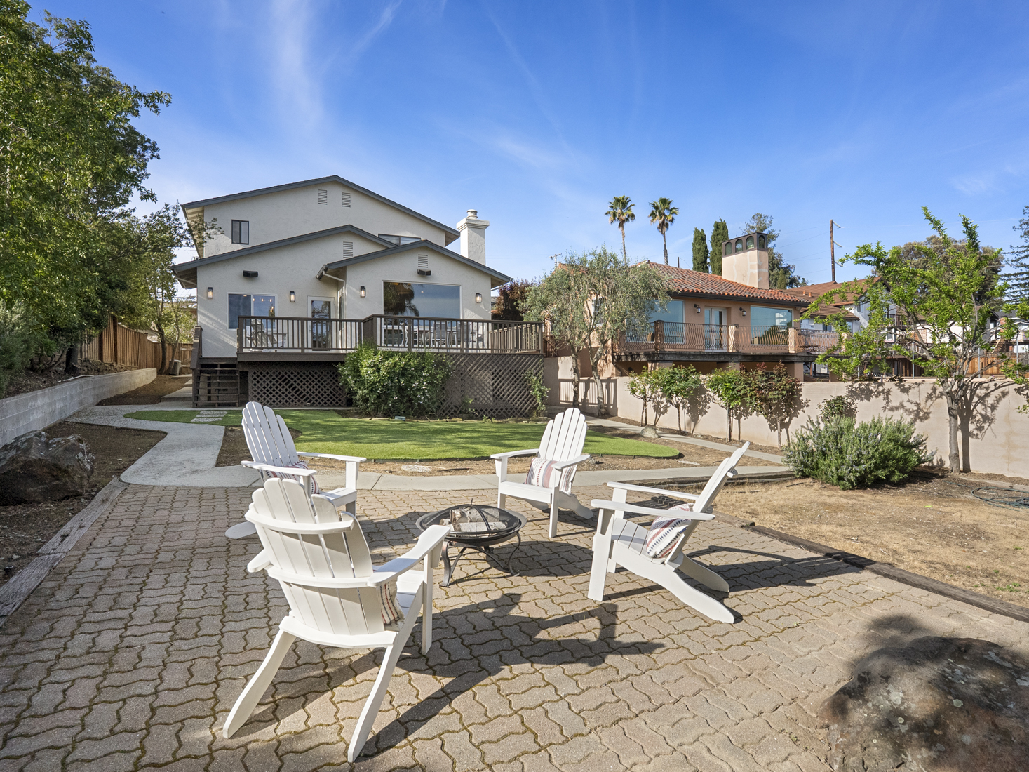 731 Lakemead Way dining