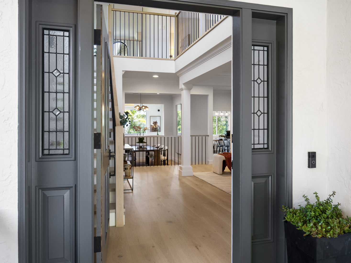 731 Lakemead Way foyer