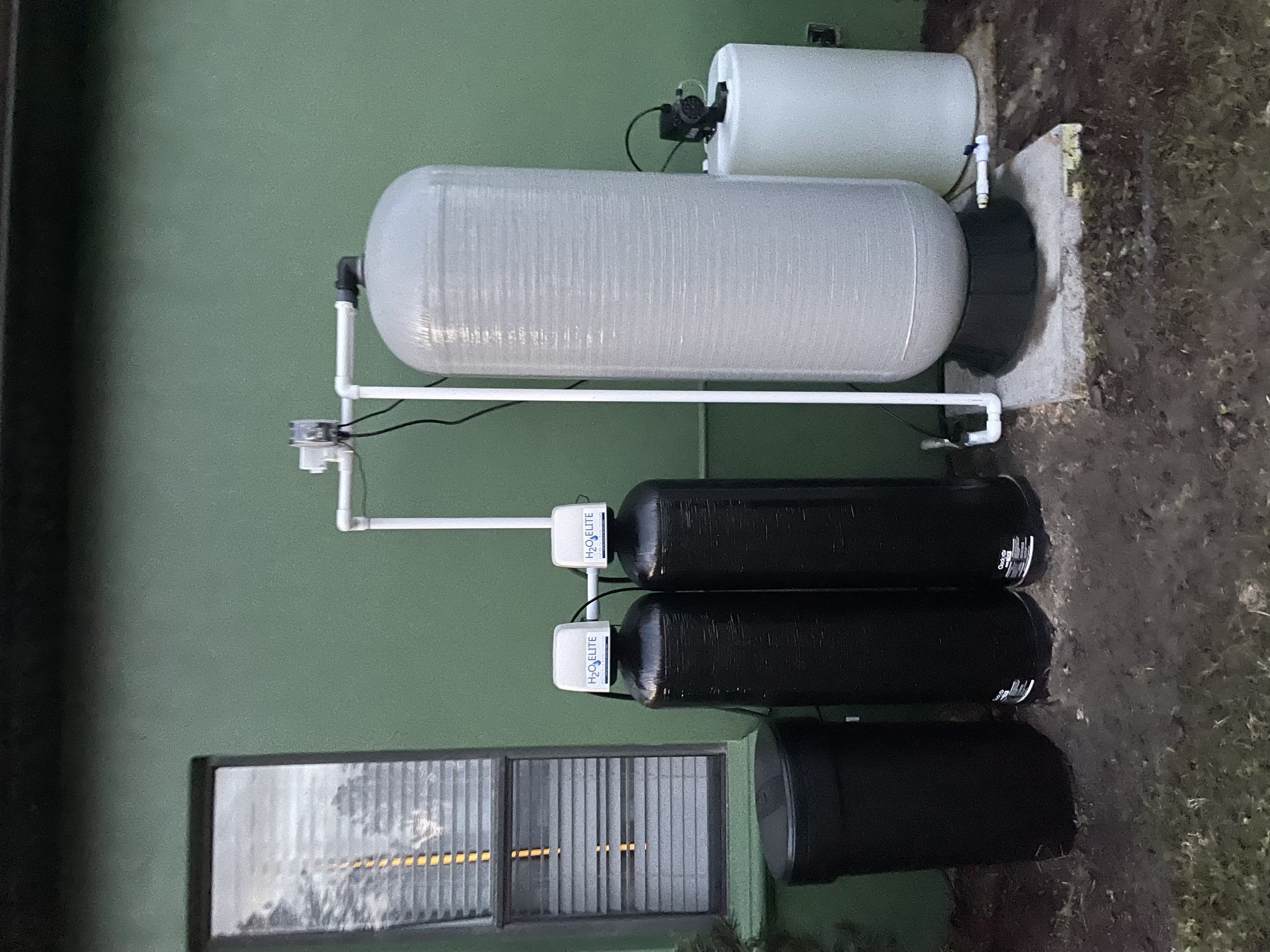 Plumbing connection for water filtration