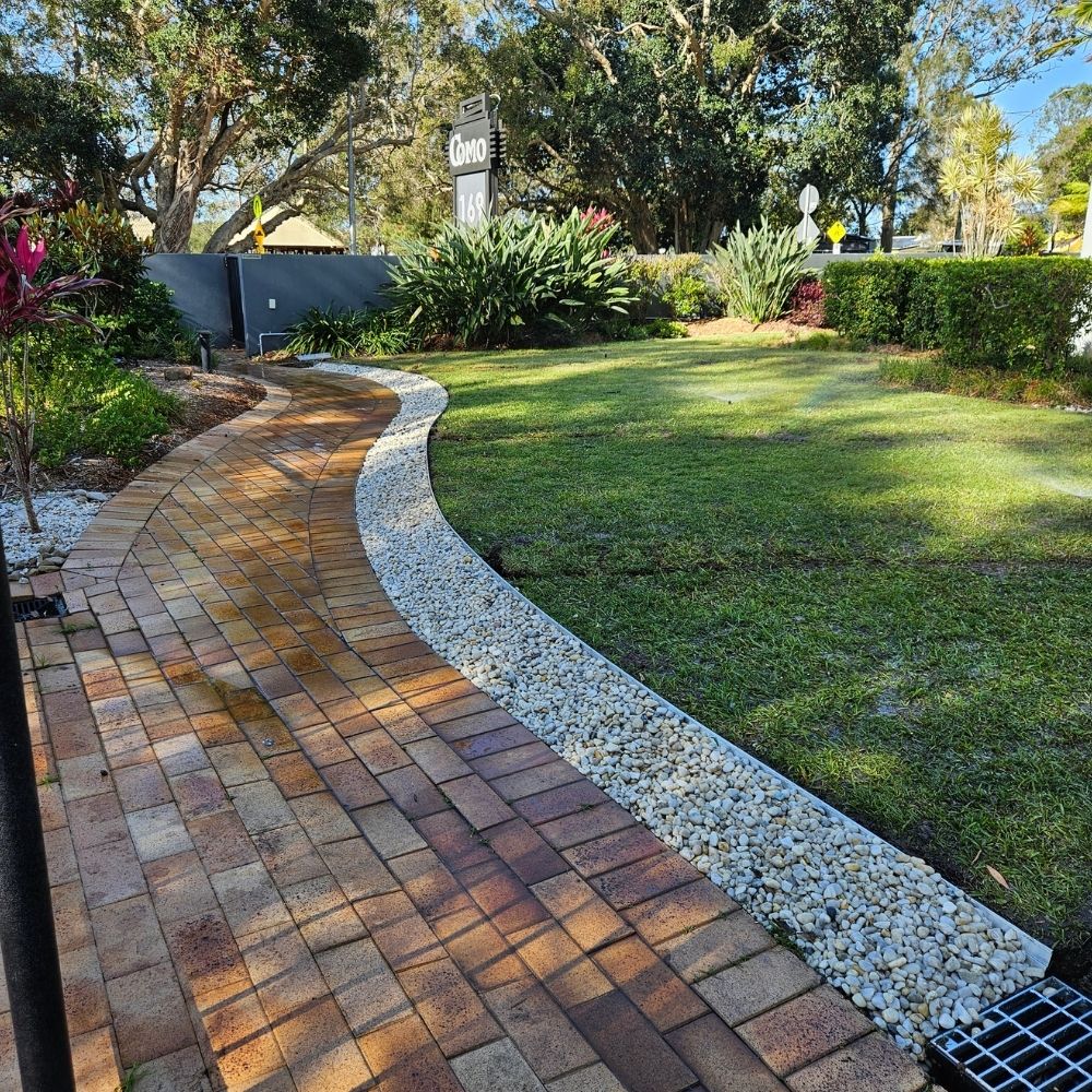 Irrigation installation for garden and lawn zones