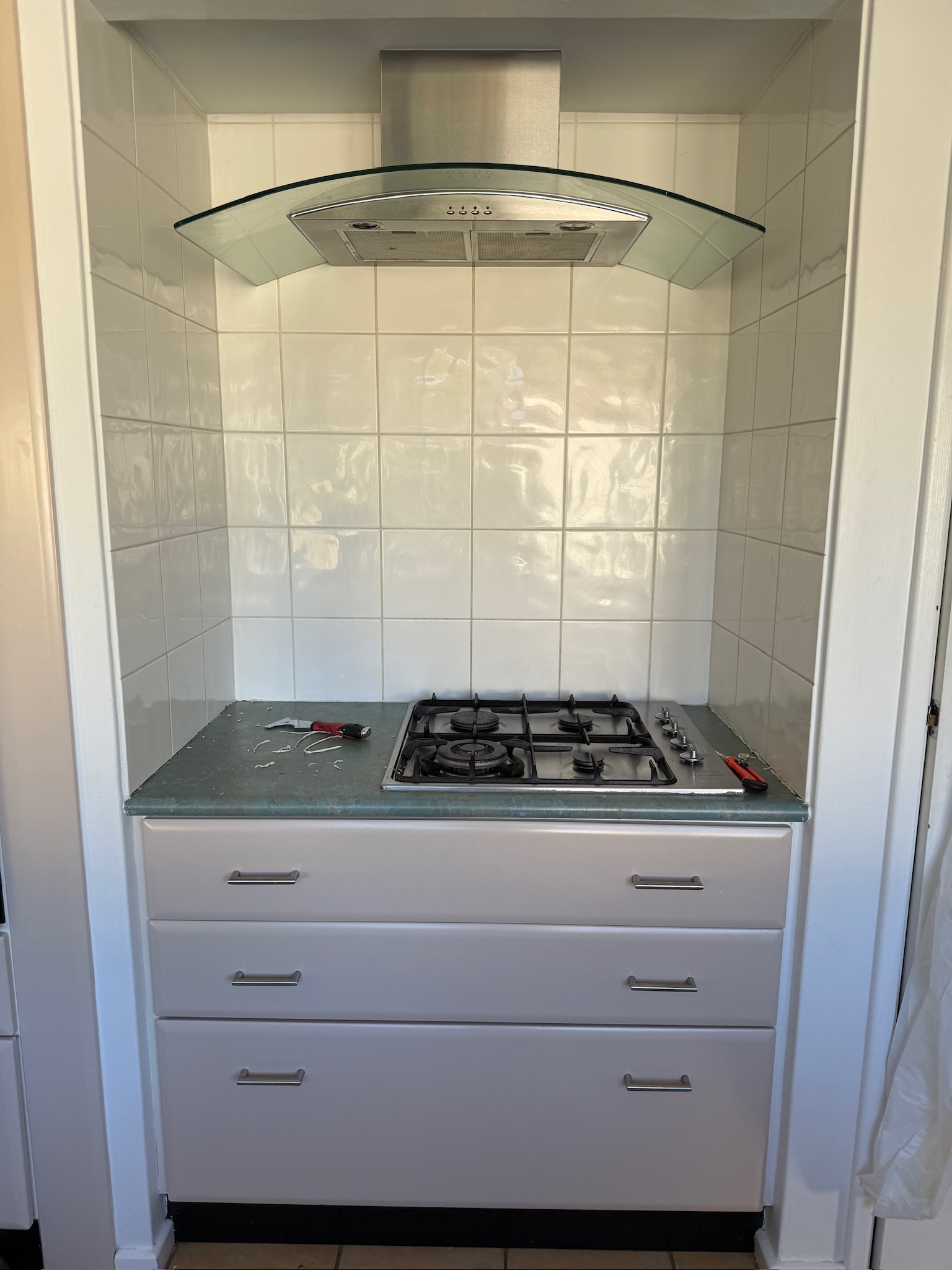 Wall tile resurfacing