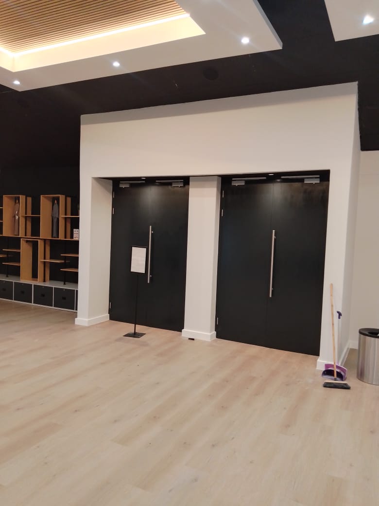 Bedroom laminated flooring