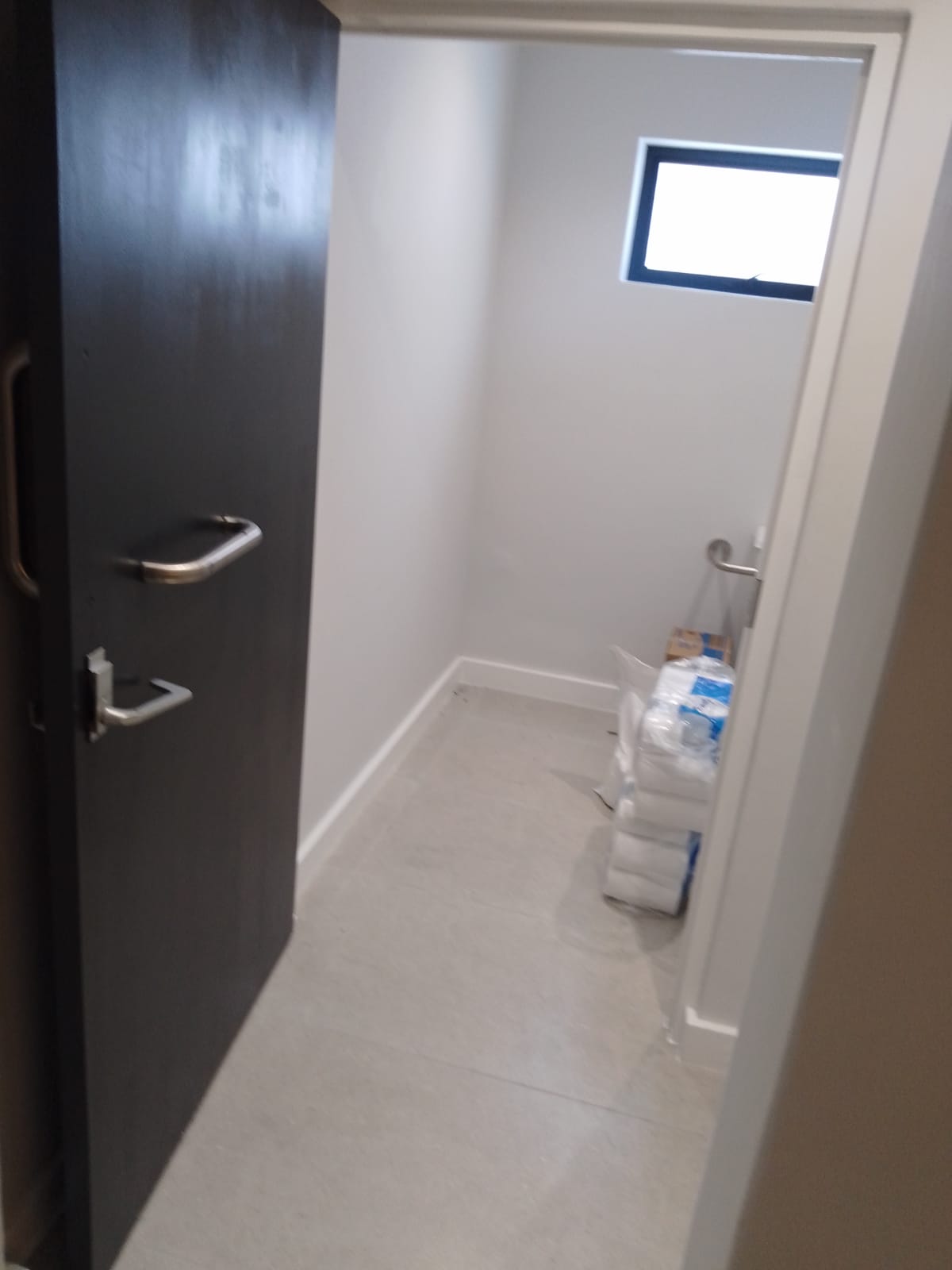 Kitchen floor tiling