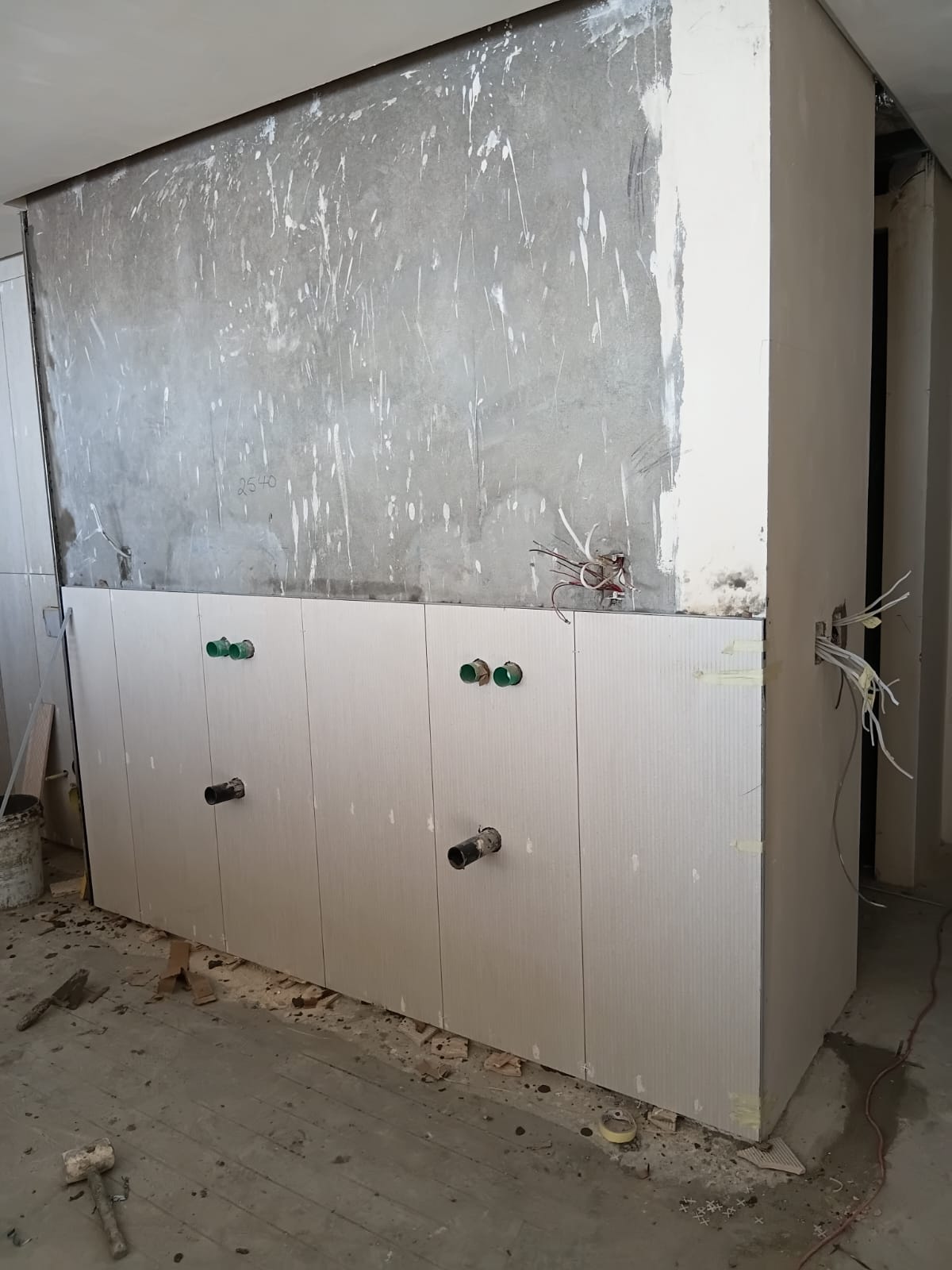 Additional bathroom tiling photo