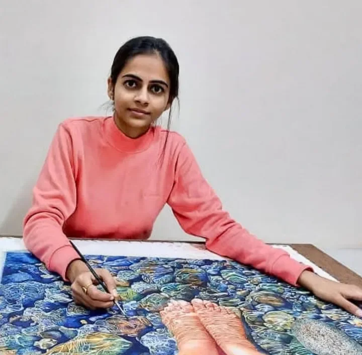 Sakshi Sinha with a finished realistic watercolor painting