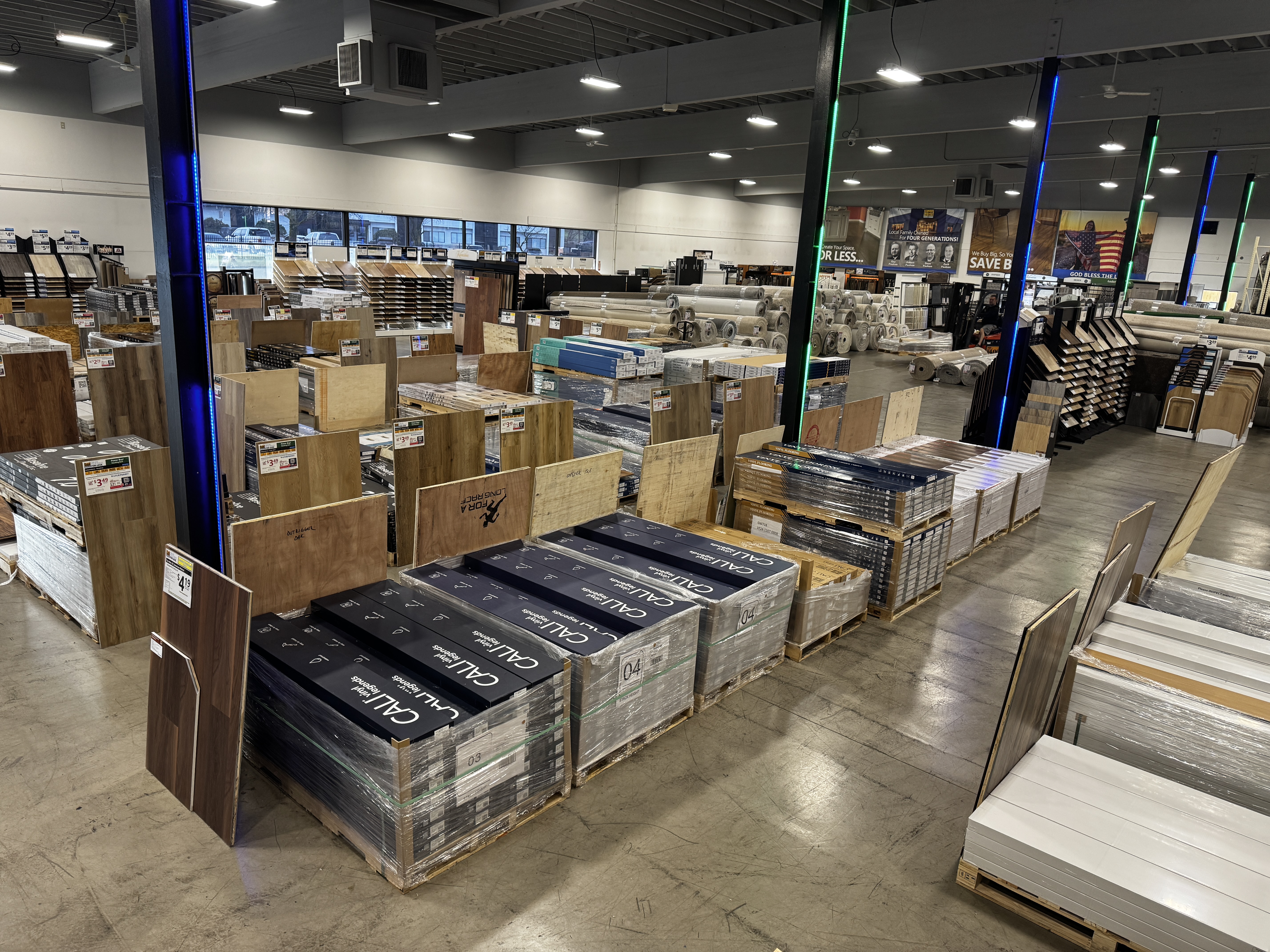 The Floor Trader Outlet Tacoma showroom warehouse stocked with flooring