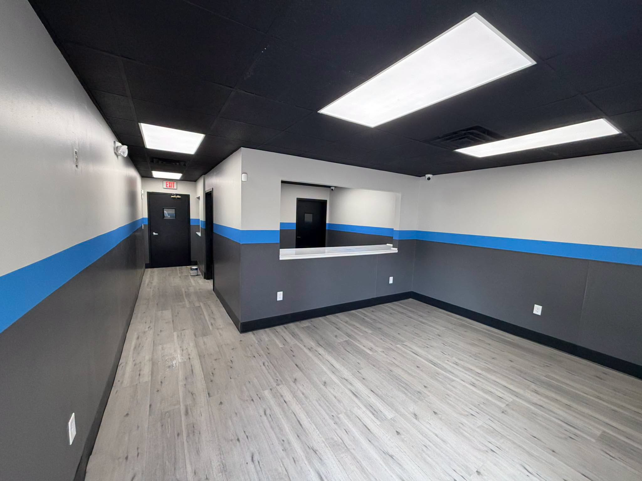 Freshly painted interior wall with clean trim lines, painted by Platinum Werx