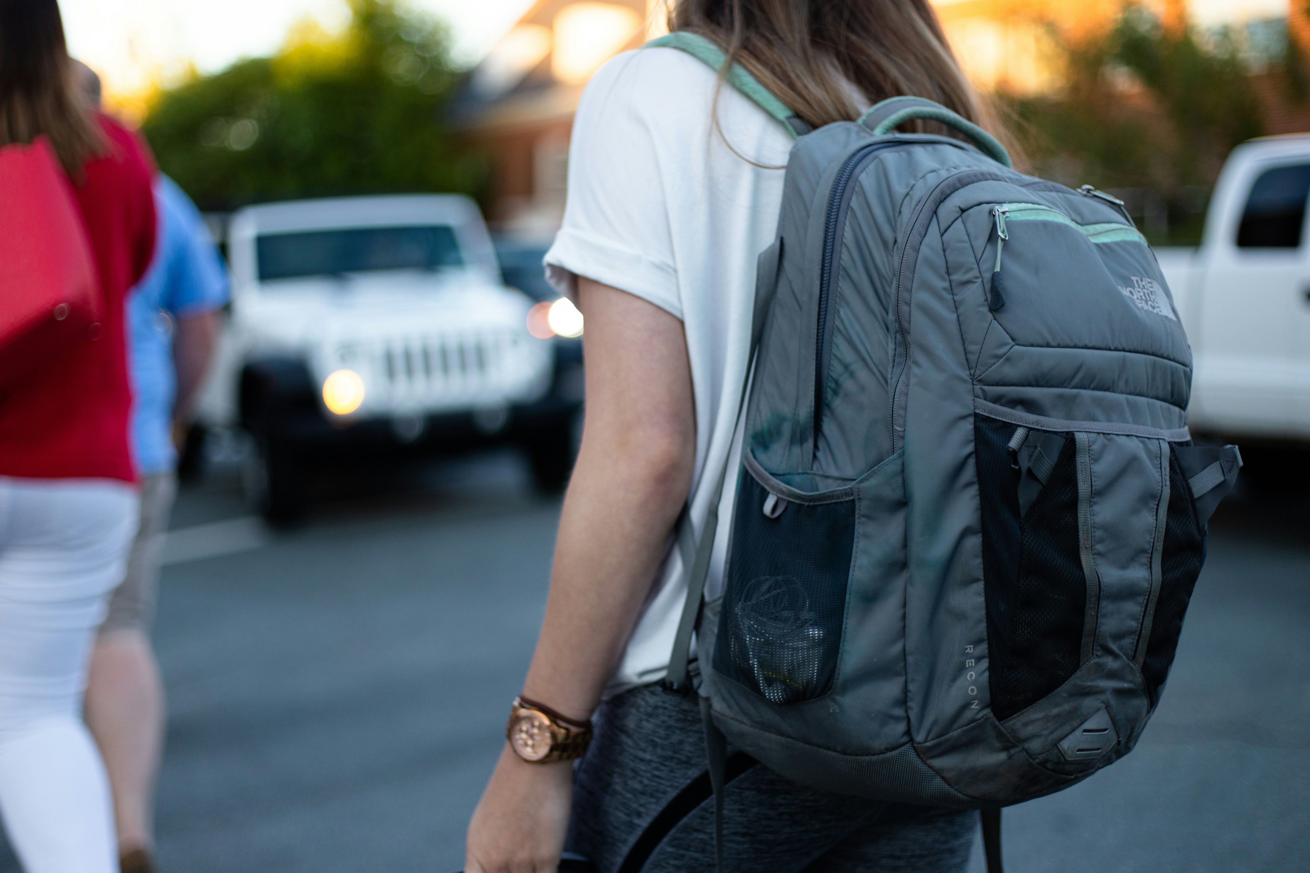 chiropractor discusses proper child backpacks