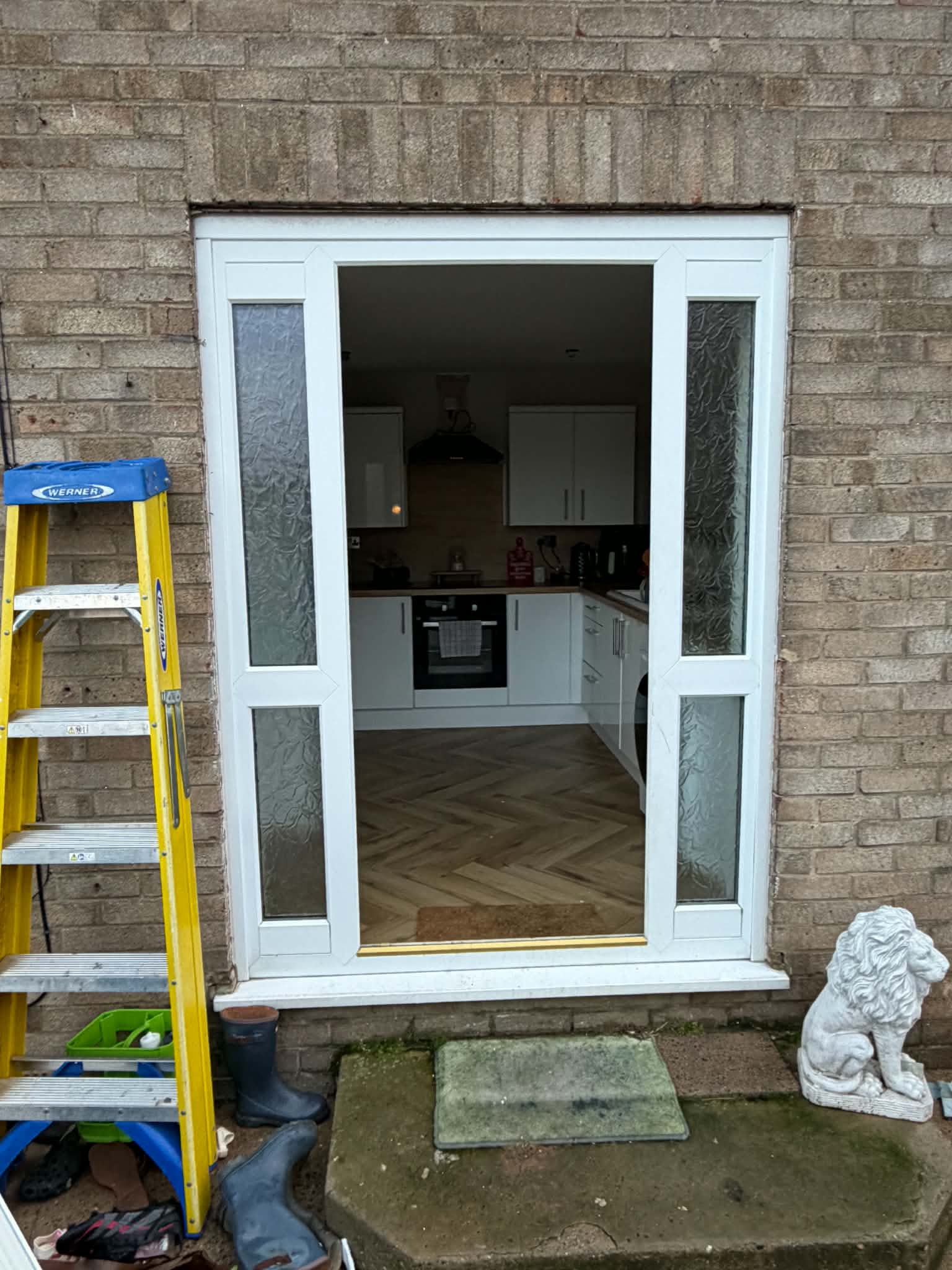 Front entrance composite door lock and hinge repair in Hull