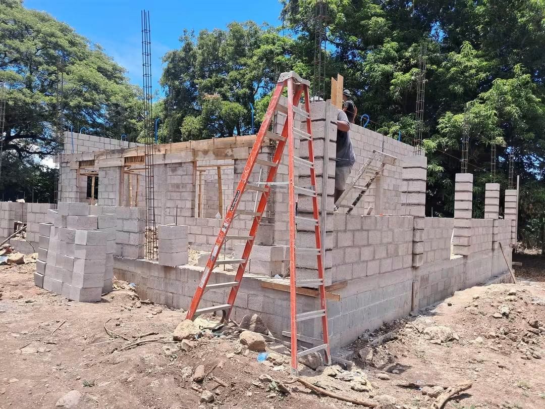 Construcción de obra nueva, levantado de paredes