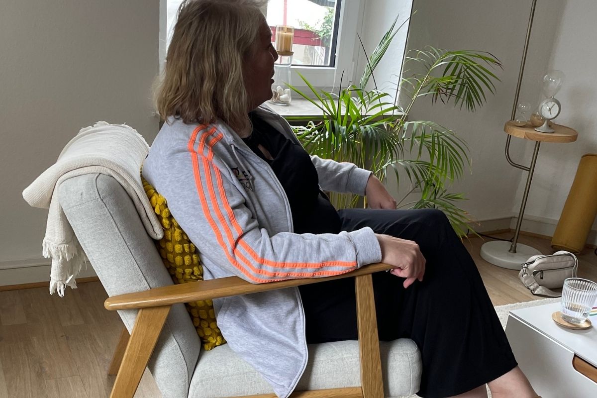 Stefanie Thurmann im Gespräch in Praxis von Sport Mental Coach Kerstin Waterman in Idstein