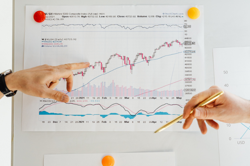 Simple profit vs revenue chart illustration Simple profit vs revenue chart illustration