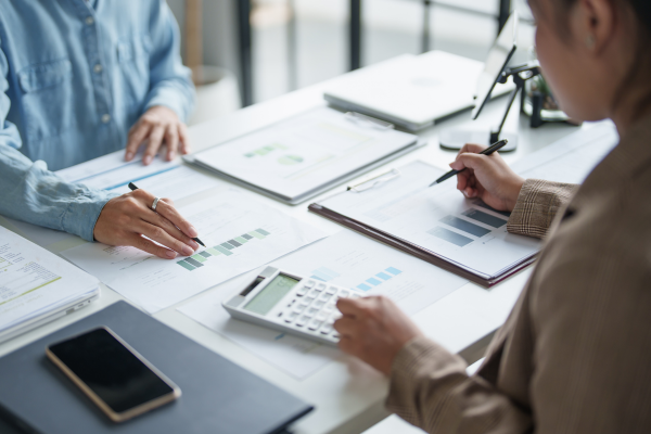 Spreadsheet showing profit alongside unpaid invoices. Spreadsheet showing profit alongside unpaid invoices.
