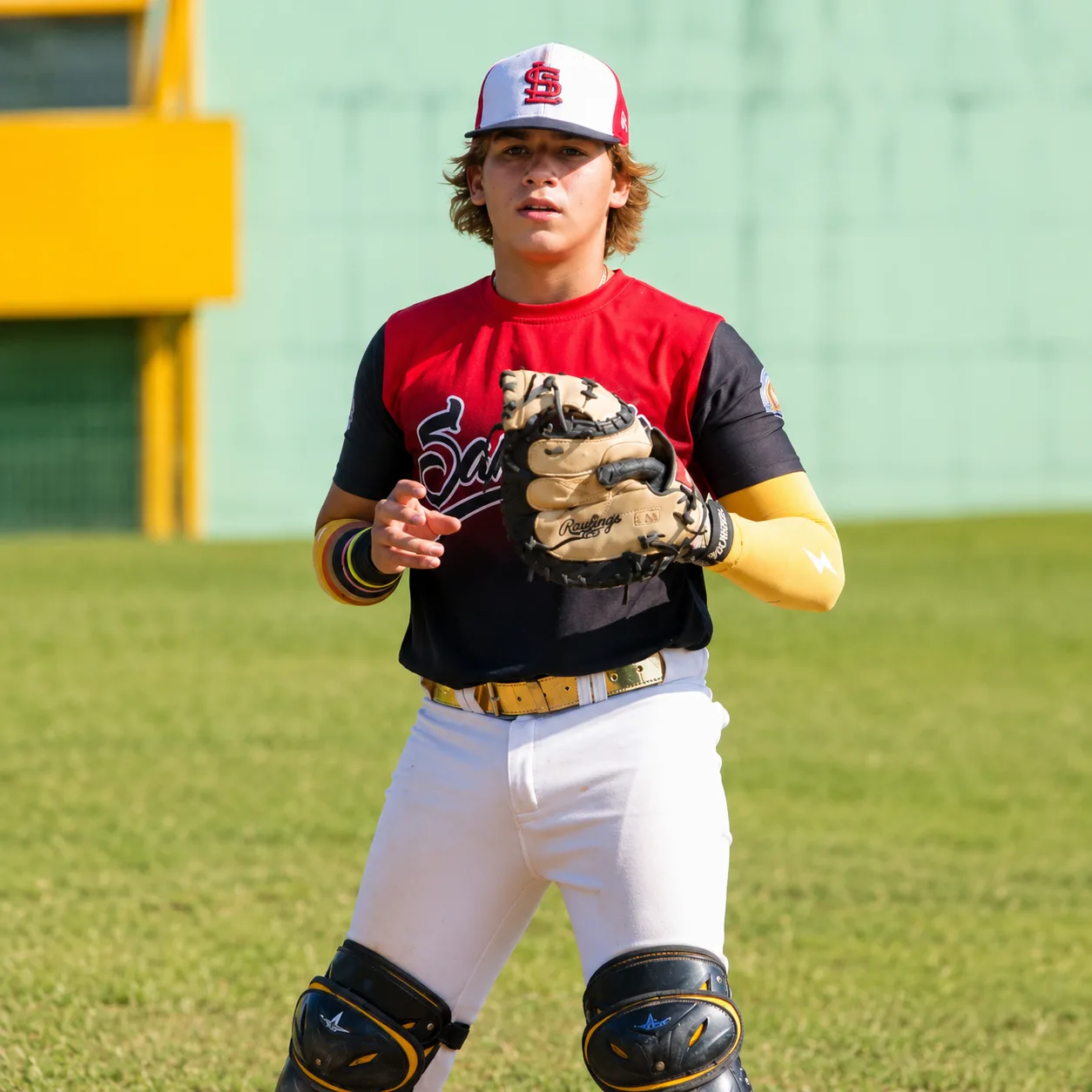 Armando Ávila catcher gear