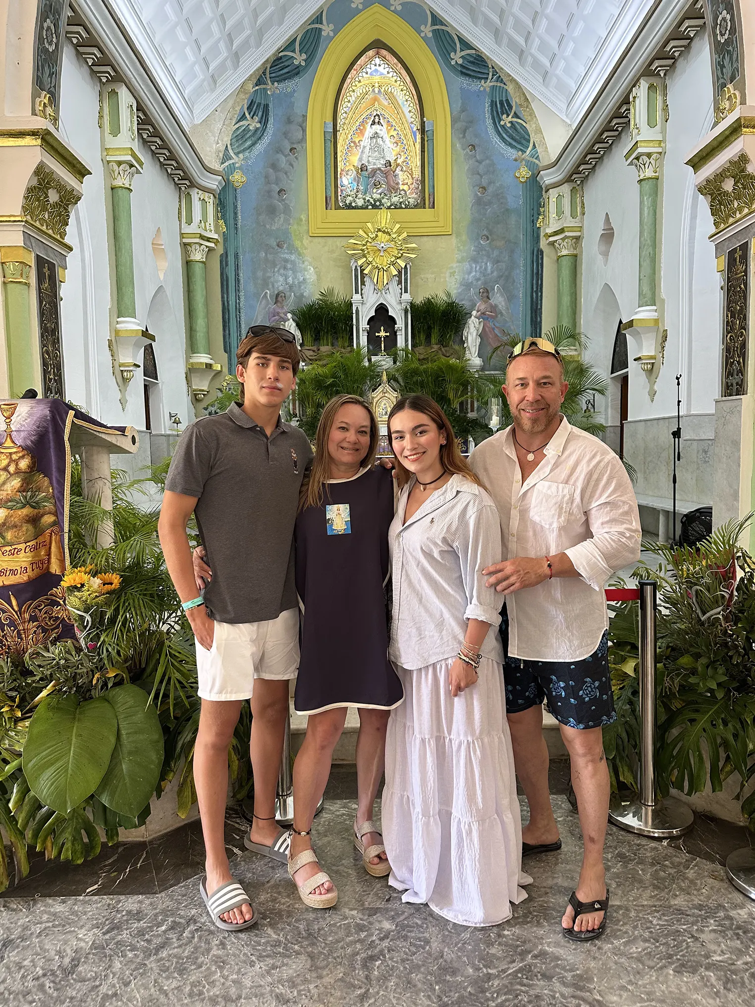 Armando Ávila with family