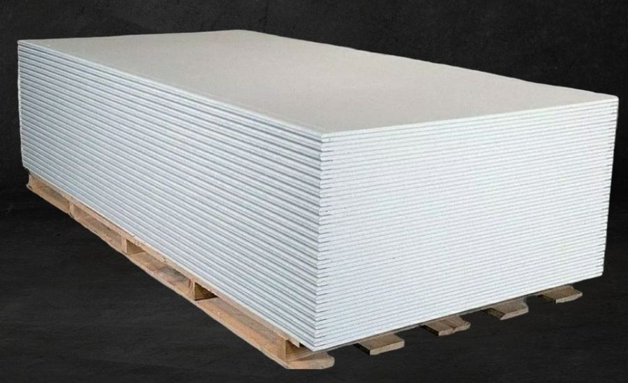 Pila de placas de yeso sobre pallet