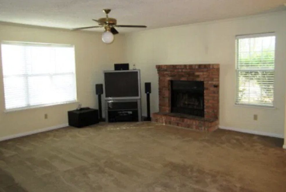 Living room before the renovation