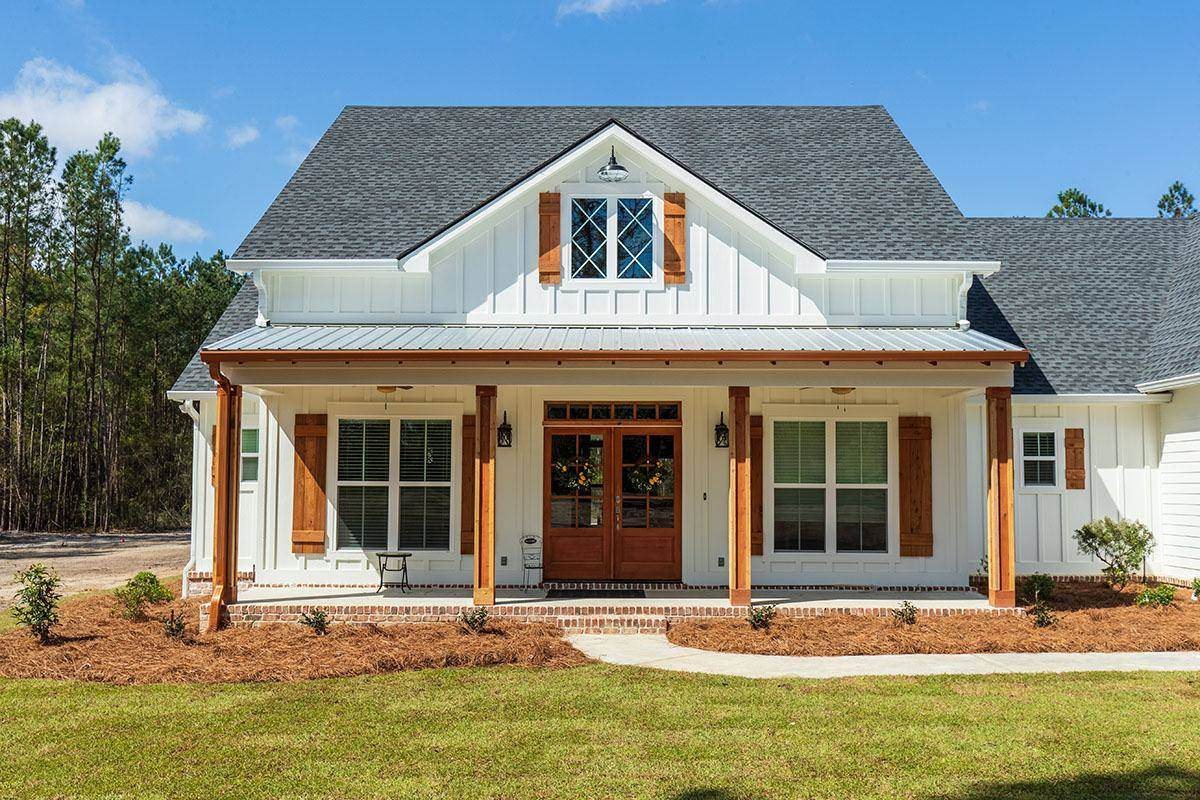 The Live Oak exterior