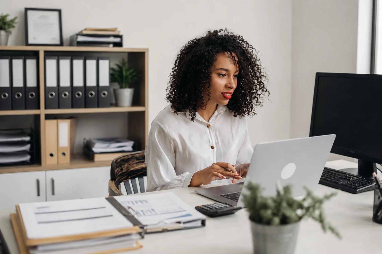 Florida business owner accessing secure virtual and online accounting services on a laptop