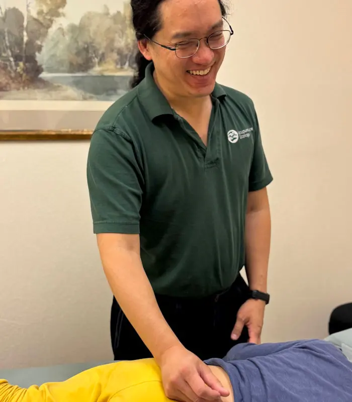 David Yeh performing acupuncture treatment at Acupuncture Ecology