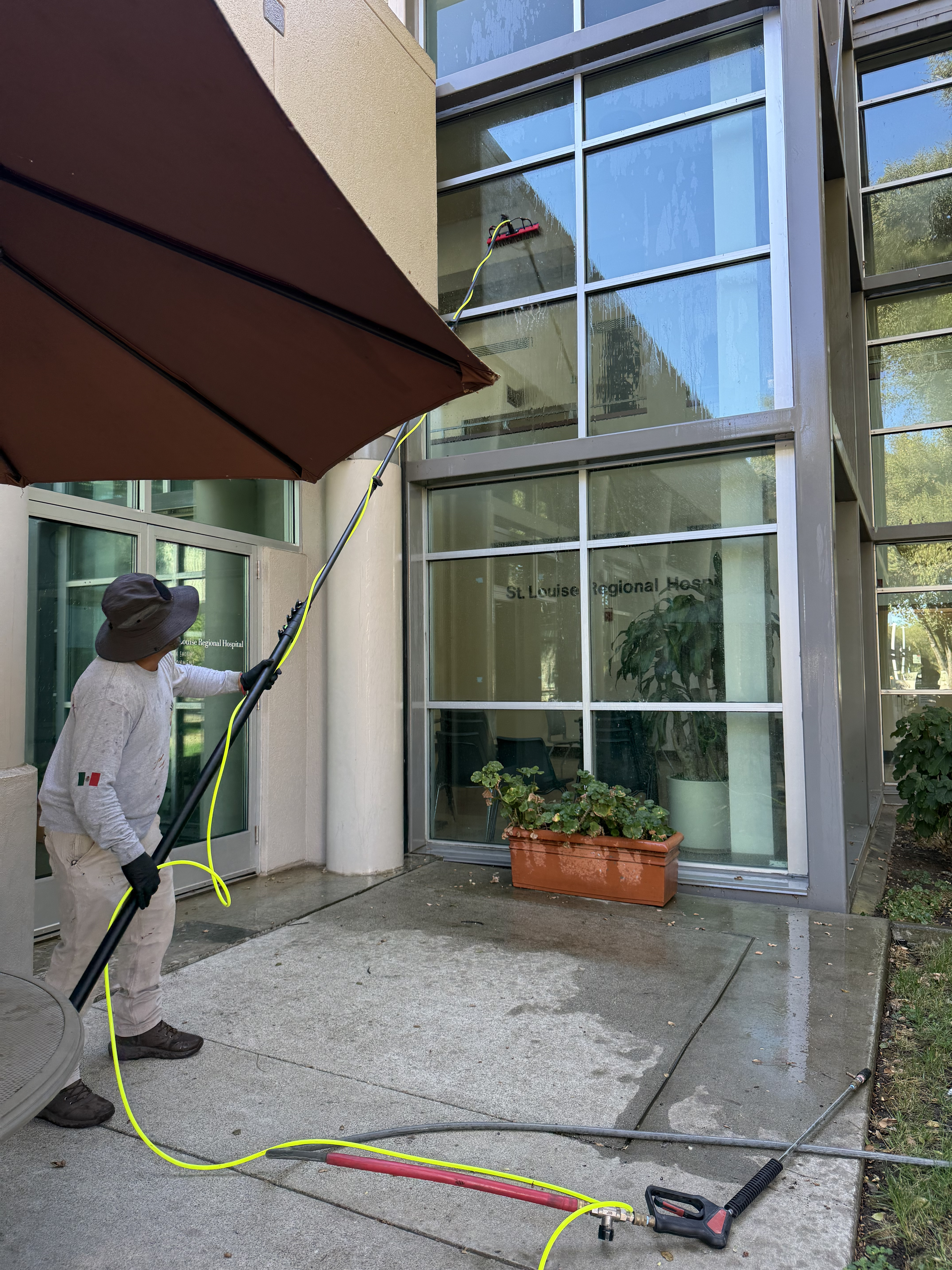 Willow Wash commercial pressure washing project photo 10