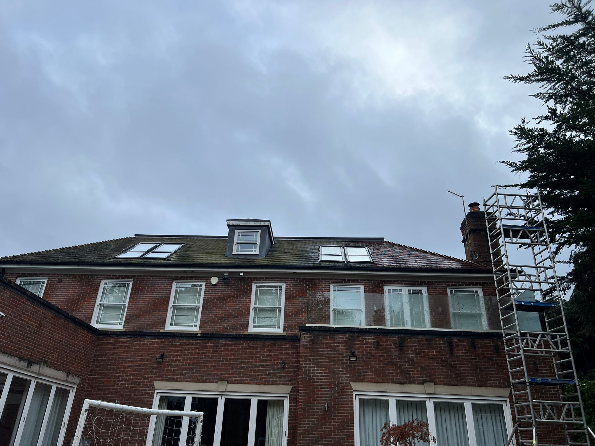 Roof Cleaning in Kingswood