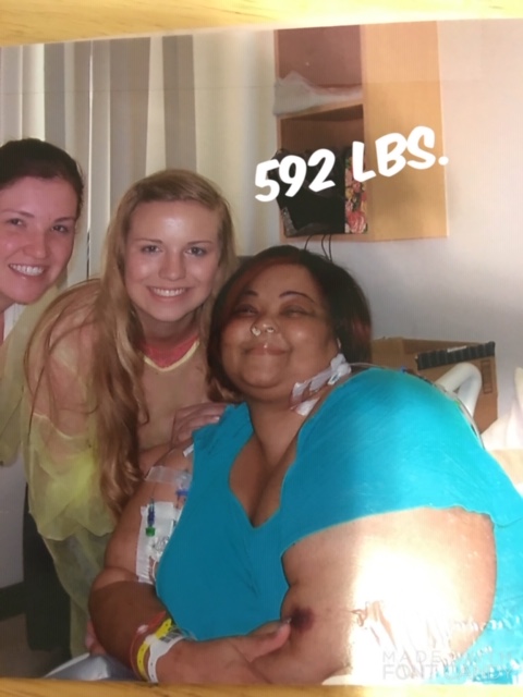Kenya at 592 pounds with loved ones at her bedside