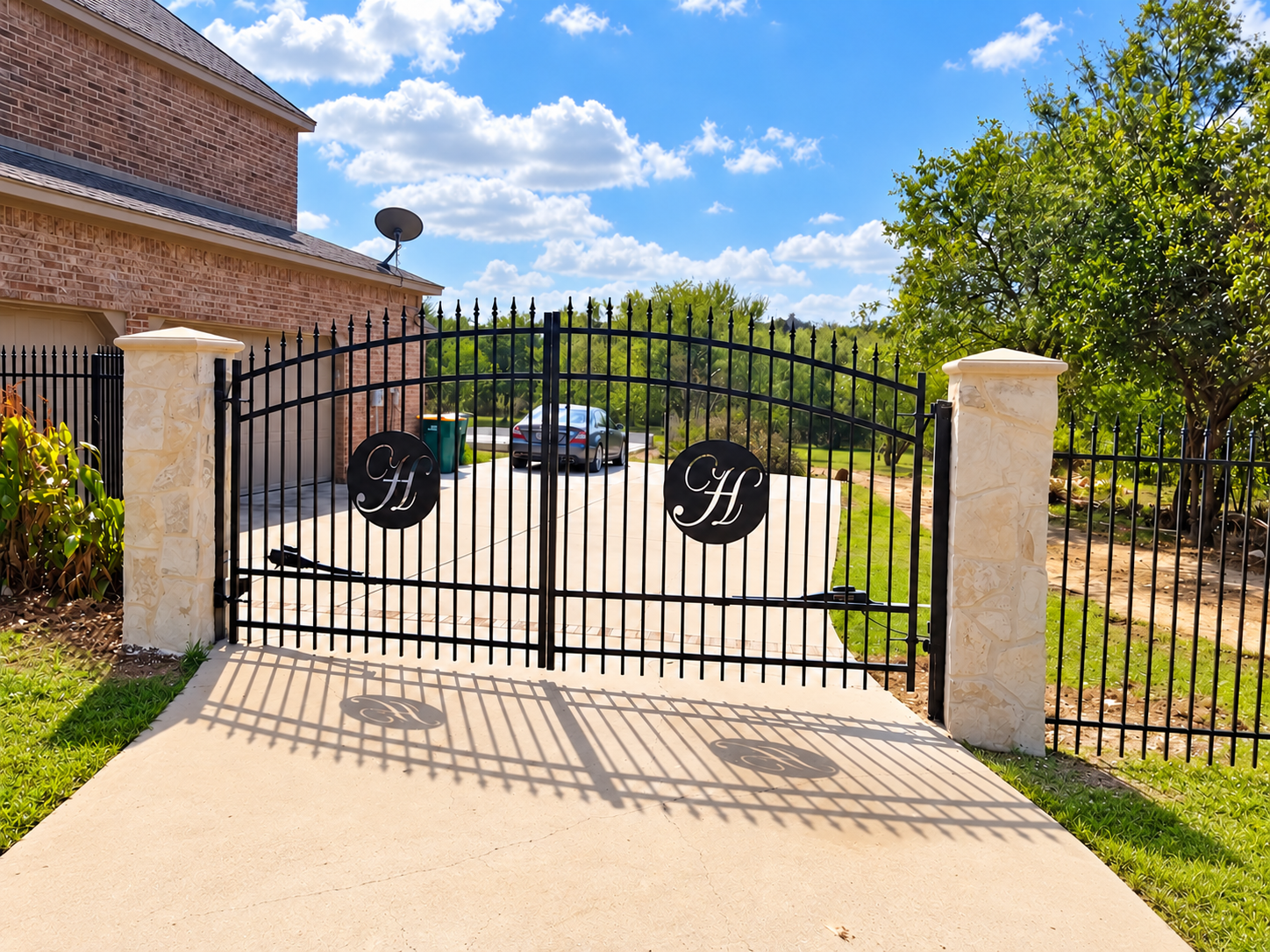 Custom iron driveway gate in Cedar Hill, Texas