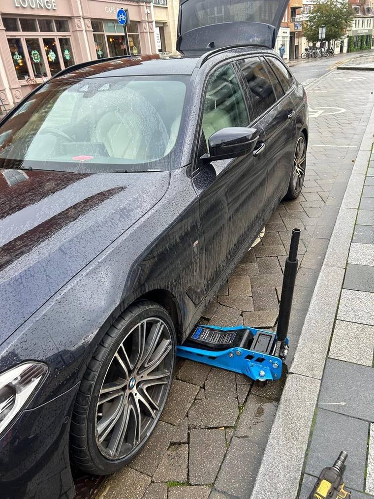 Mobile tyre fitting in Reading, roadside 1