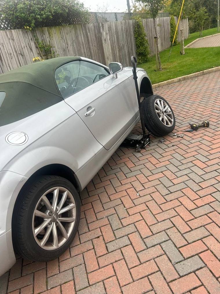 Mobile tyre fitting in Reading, roadside 2